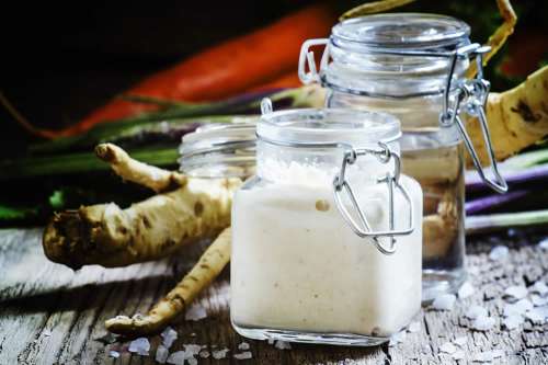 In questo articolo parliamo del Rafano, delle sue Proprietà, dei Valori Nutrizionali e dei Potenziali Benefici per la Salute. Con Studi scientifici e Analisi del suo Sapore Pungente e delle Proprietà Antibatteriche, Antitumorali e Digestive