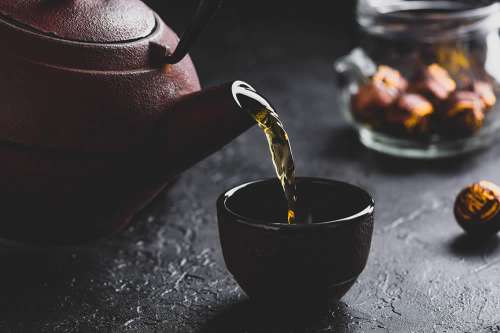 In questo articolo parliamo del Tè di Ceylon, delle sue Proprietà e delle sue caratteristiche. Tipi di tè e Benefici per la salute e il controllo del peso. Contenuto di caffeina e possibili effetti collaterali