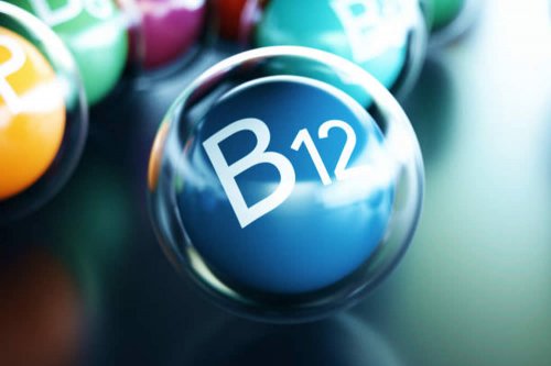 In questo articolo parliamo della Vitamina B12, delle sue Funzioni e delle sue Proprietà, analizzandone Alimenti Apportatori, Cause e Conseguenze di una Carenza, Dosaggio Suggerito, Effetti Collaterali, Modo d'Uso e Controindicazioni