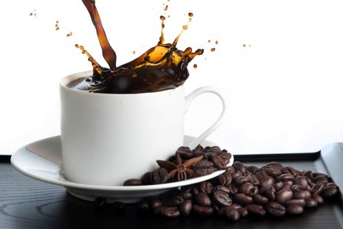 La medicina popolare ha imparato ad apprezzare le proprietà tonico-stimolanti del caffè, suggerendone l'impiego contro gli stati di debolezza fisica e mentale, le sindromi influenzali e l'emicrania