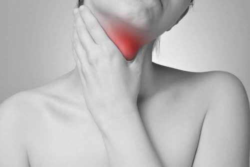 In questo articolo parliamo delle Malattie della Tiroide, analizzando l'anatomia e le funzioni di questa ghiandola, insieme alle cause, i sintomi e le cure delle più comuni patologie che la colpiscono