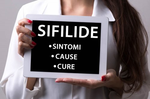 In questo articolo parliamo della Sifilide, delle sue Cause e dei suoi Sintomi. Quanti Tipi di Sifilide esistono? Quando Consultare il medico? Quali Esami per la Diagnosi? Informazioni sulle Cure e i Rimedi Efficaci per la Cura della Sifilide